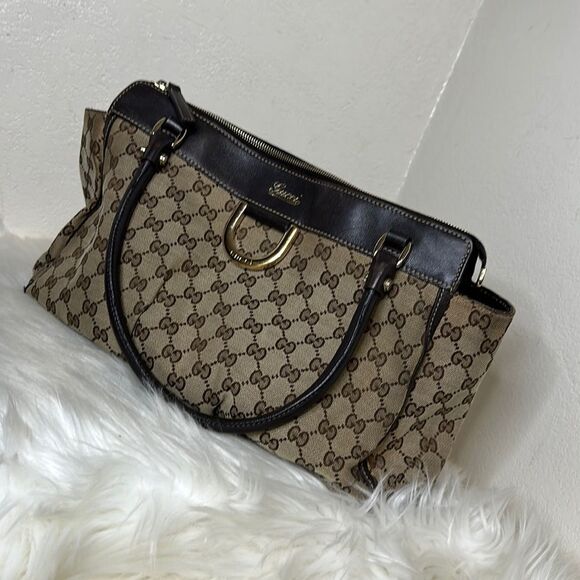 💯Authentic Gucci Handbag 🍀 - Picture 13 of 17